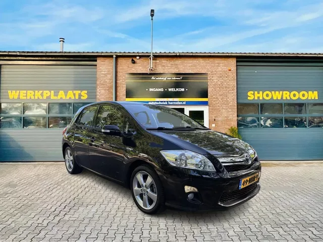 Toyota Auris (2010) — foto 1