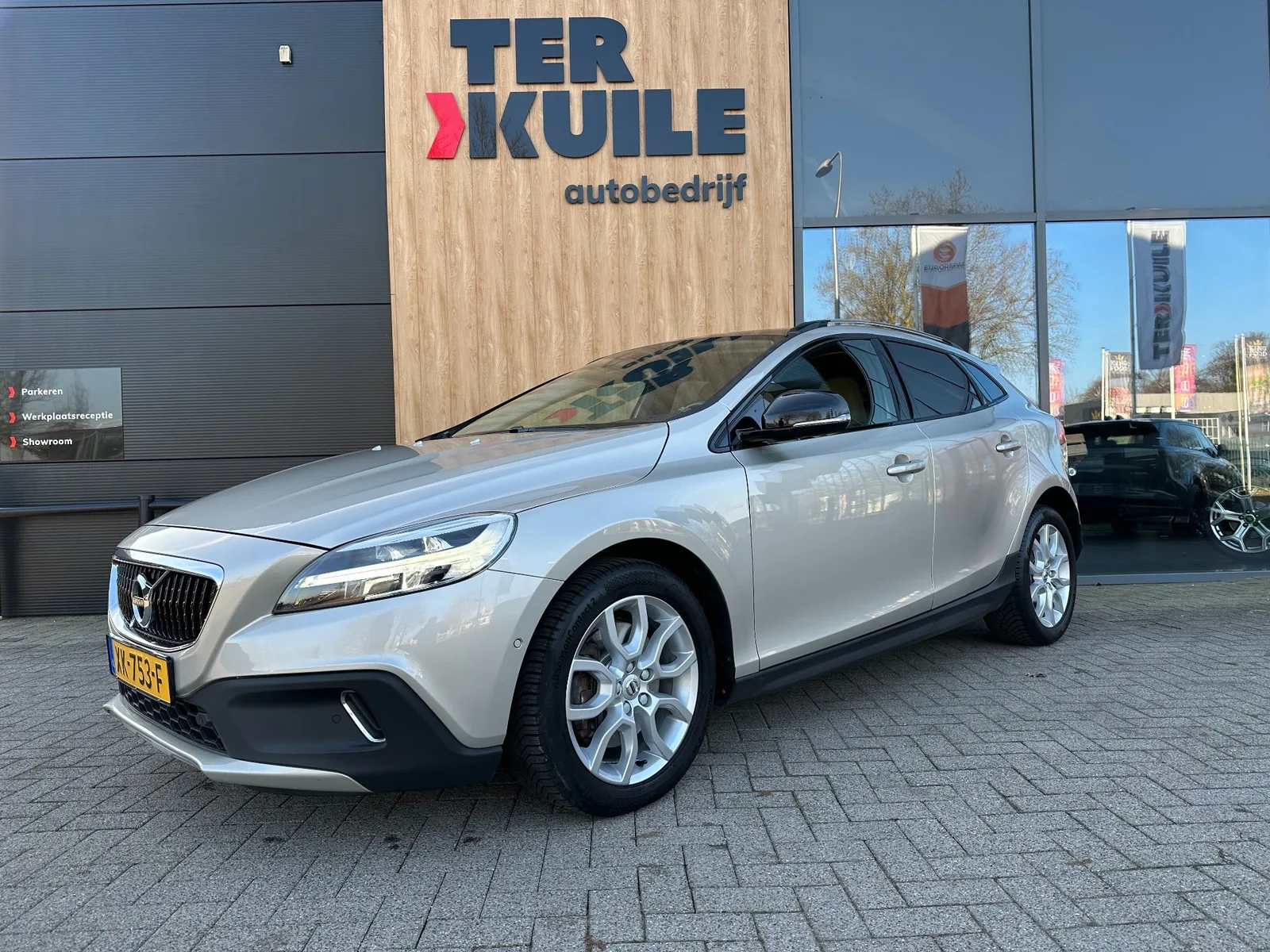Volvo V40 Cross Country (2019) — foto 1