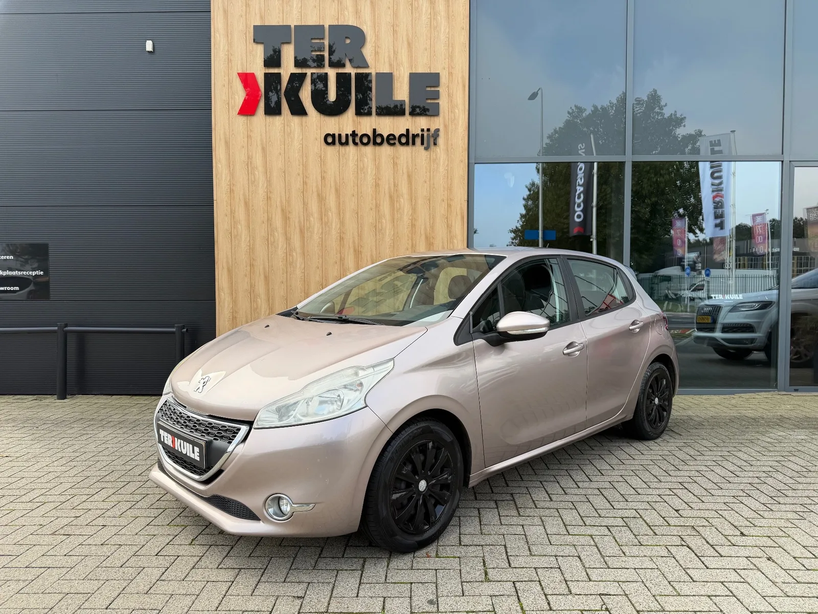 Peugeot 208 (2013) — foto 1