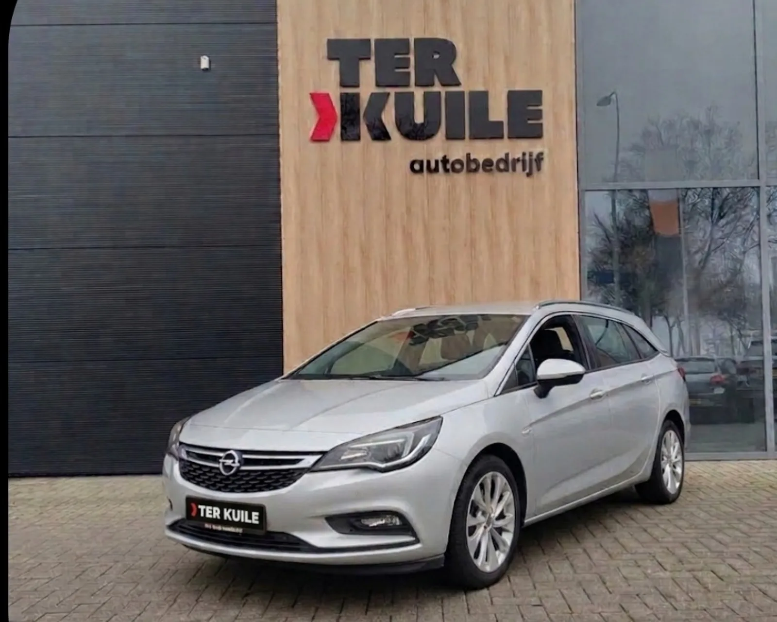 Opel Astra (2017) — foto 1