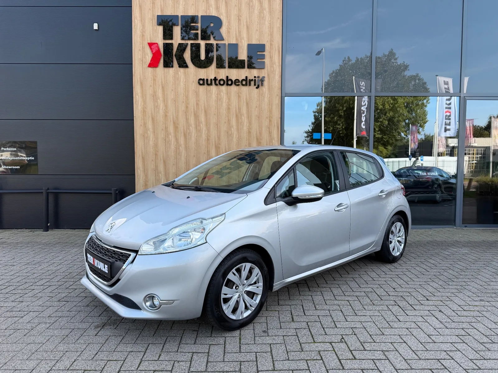 Peugeot 208 (2012) — foto 1