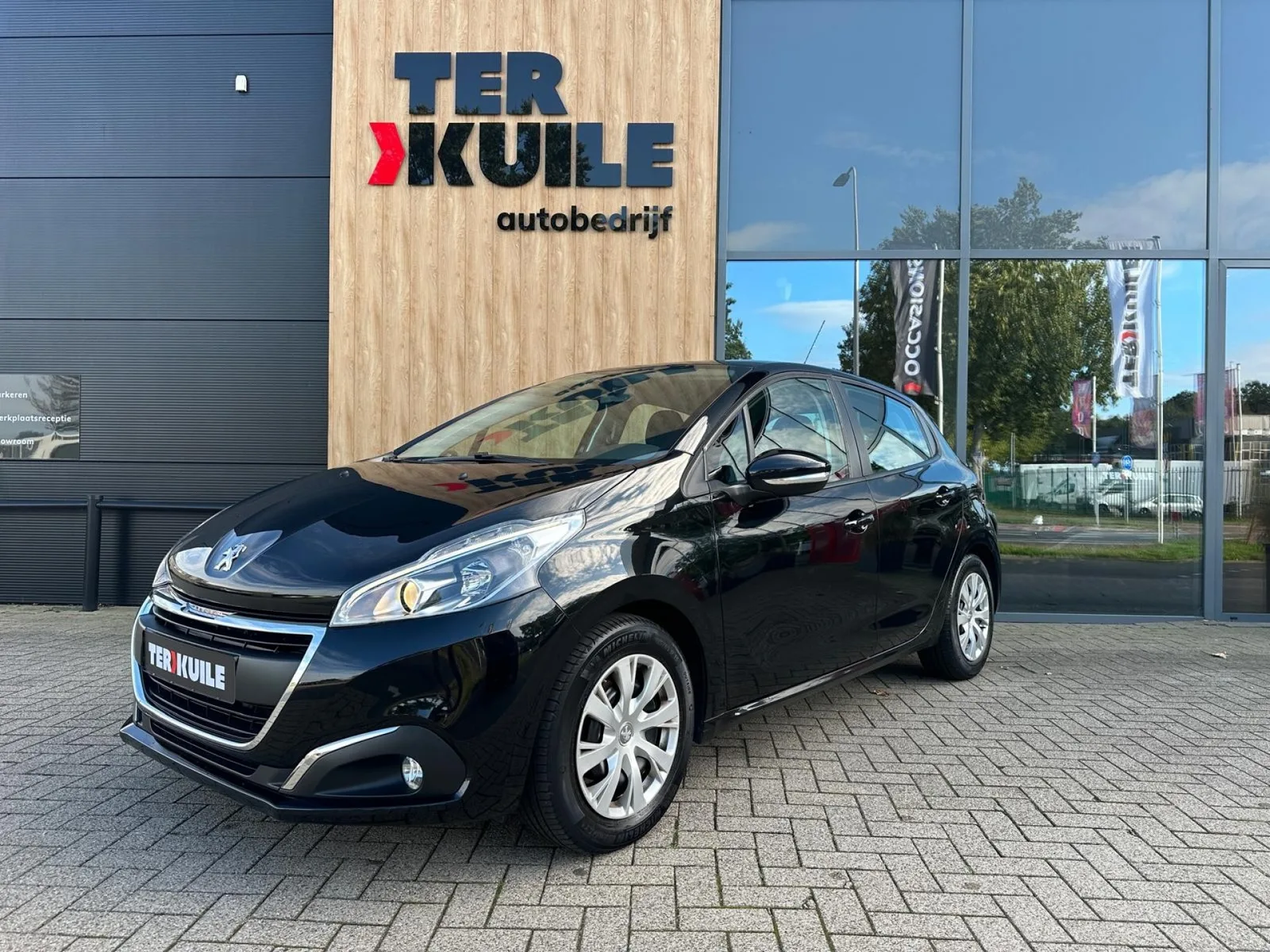 Peugeot 208 (2018) — foto 1