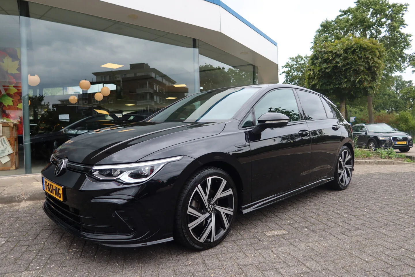 Volkswagen Golf (2023) — foto 1