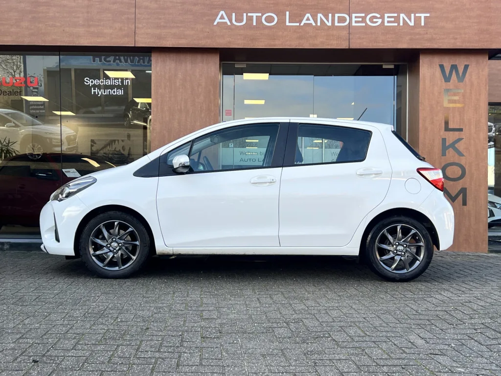 Toyota Yaris (2018) — foto 1