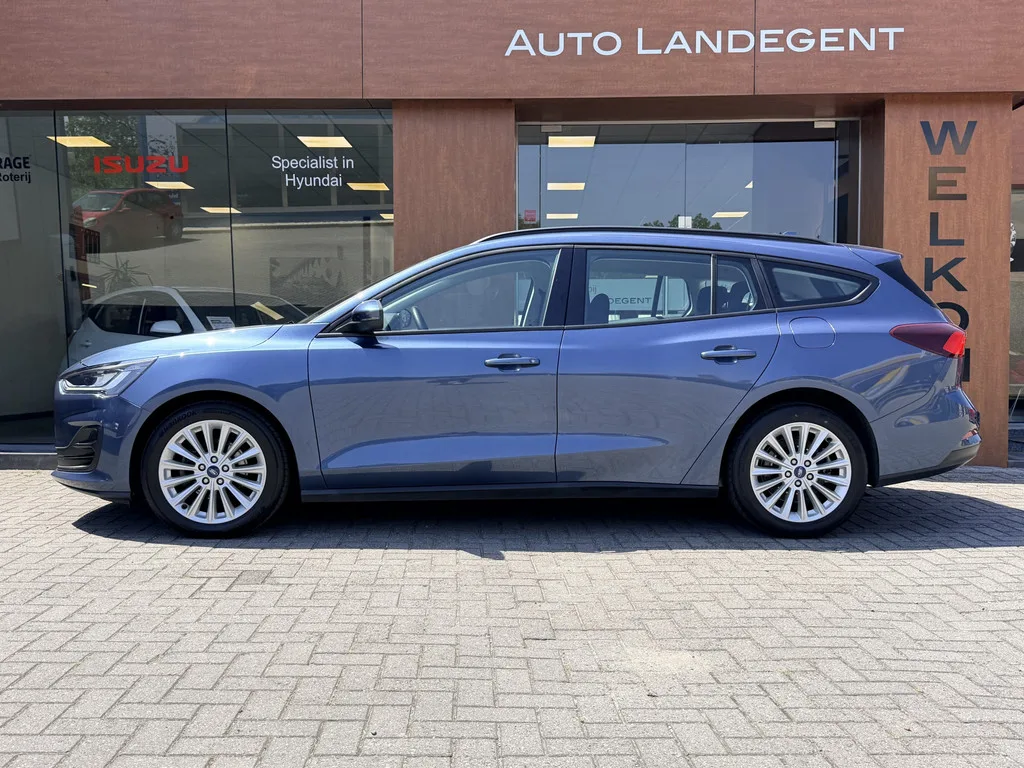 Ford Focus (2022) — foto 1