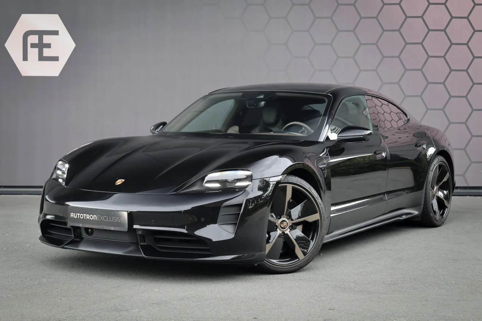 Porsche Taycan (2021) — foto 1
