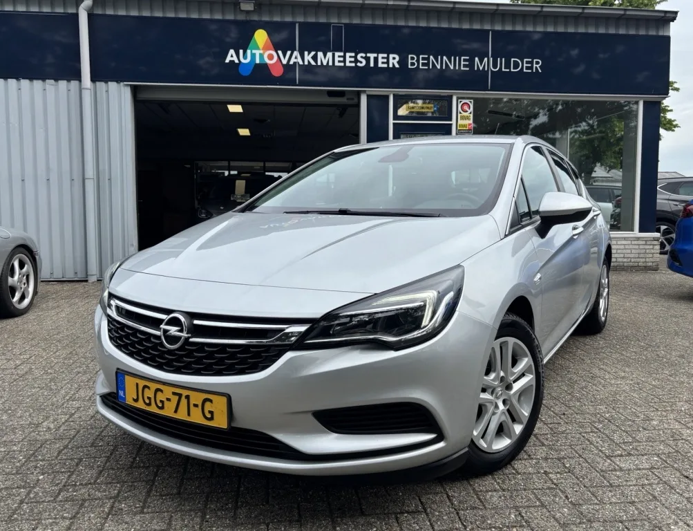Opel Astra (2019) — foto 1