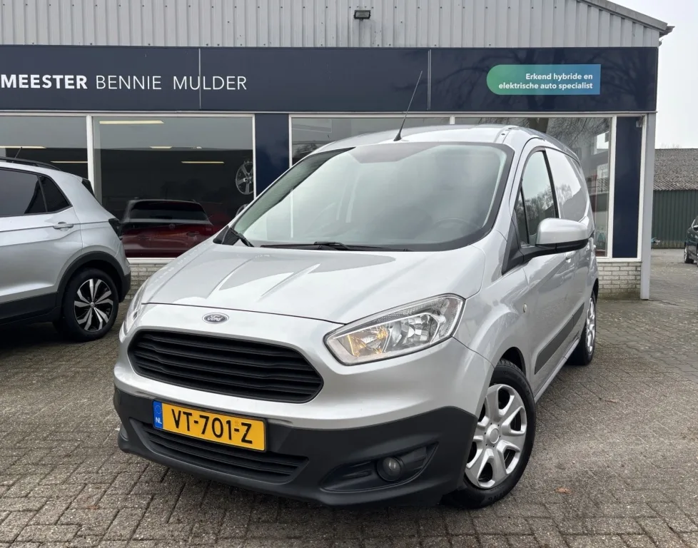 Ford Transit Courier (2016) — foto 1