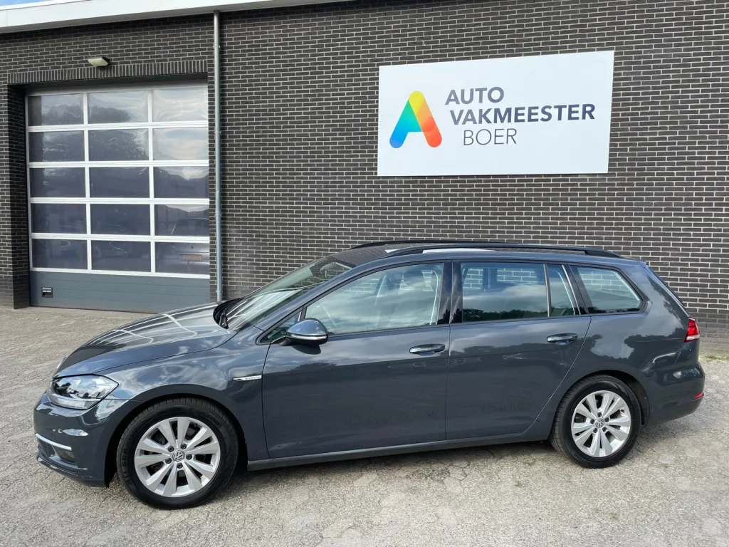Volkswagen Golf (2019) — foto 1
