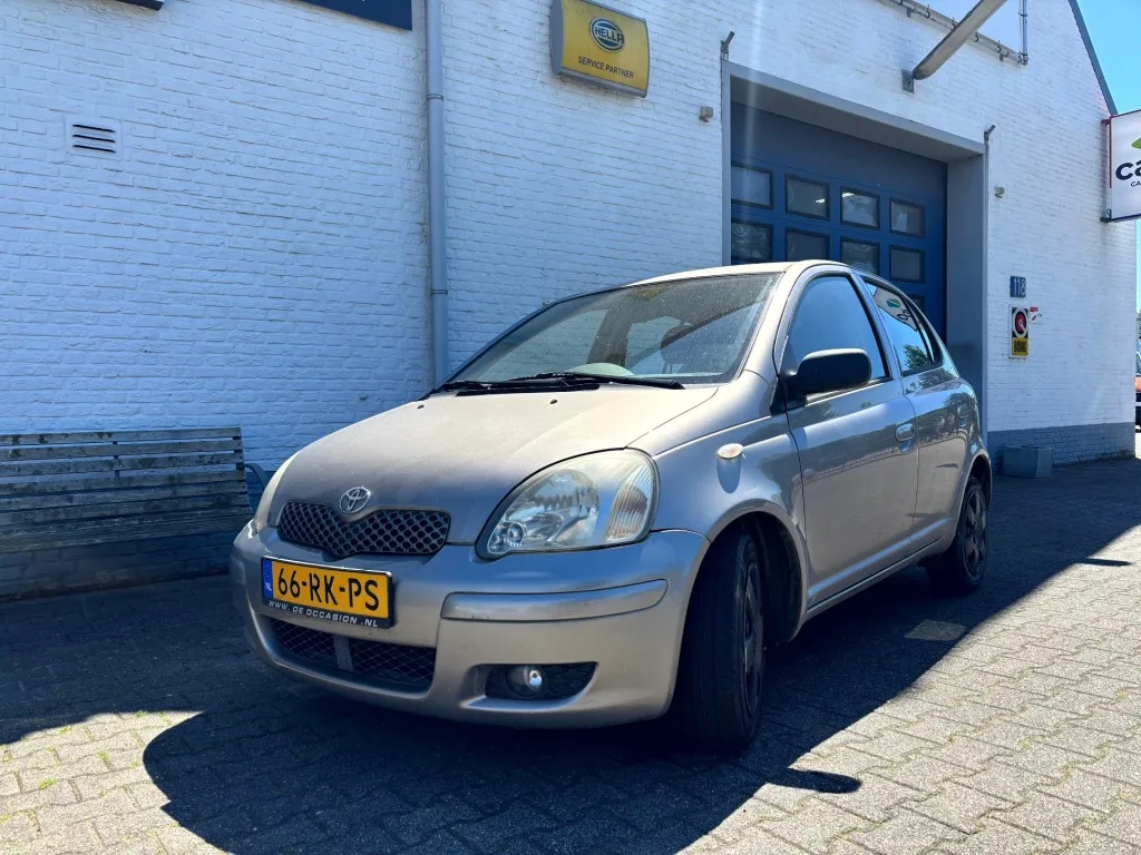 Toyota Yaris (2005) — foto 1