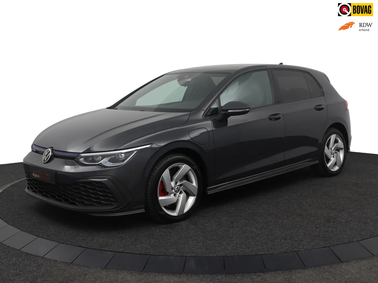 Volkswagen Golf (2021) — foto 1