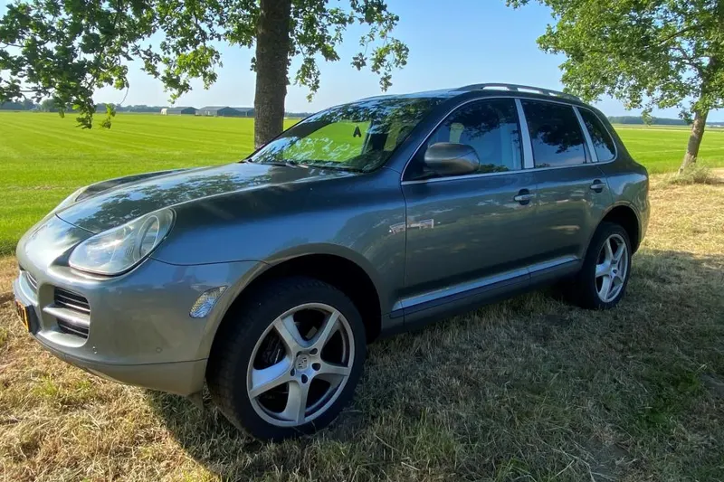 Porsche Cayenne (2005)