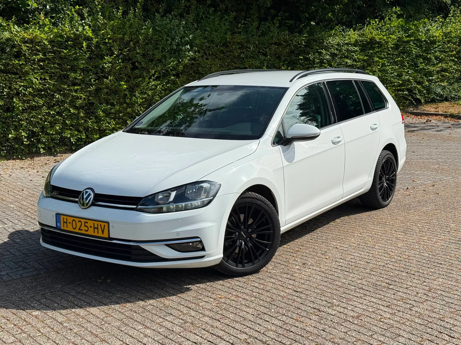 Volkswagen Golf (2019) — foto 1