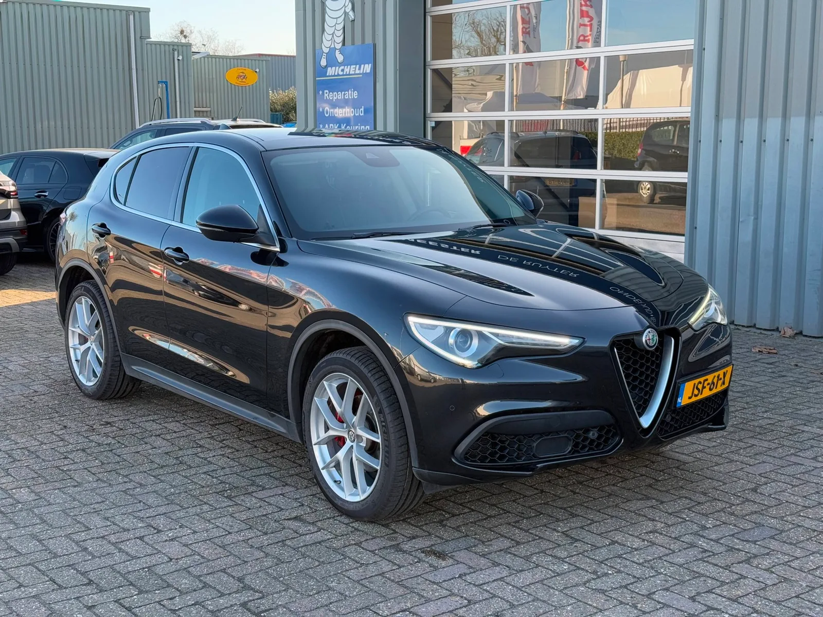 Alfa Romeo Stelvio (2017) — foto 1