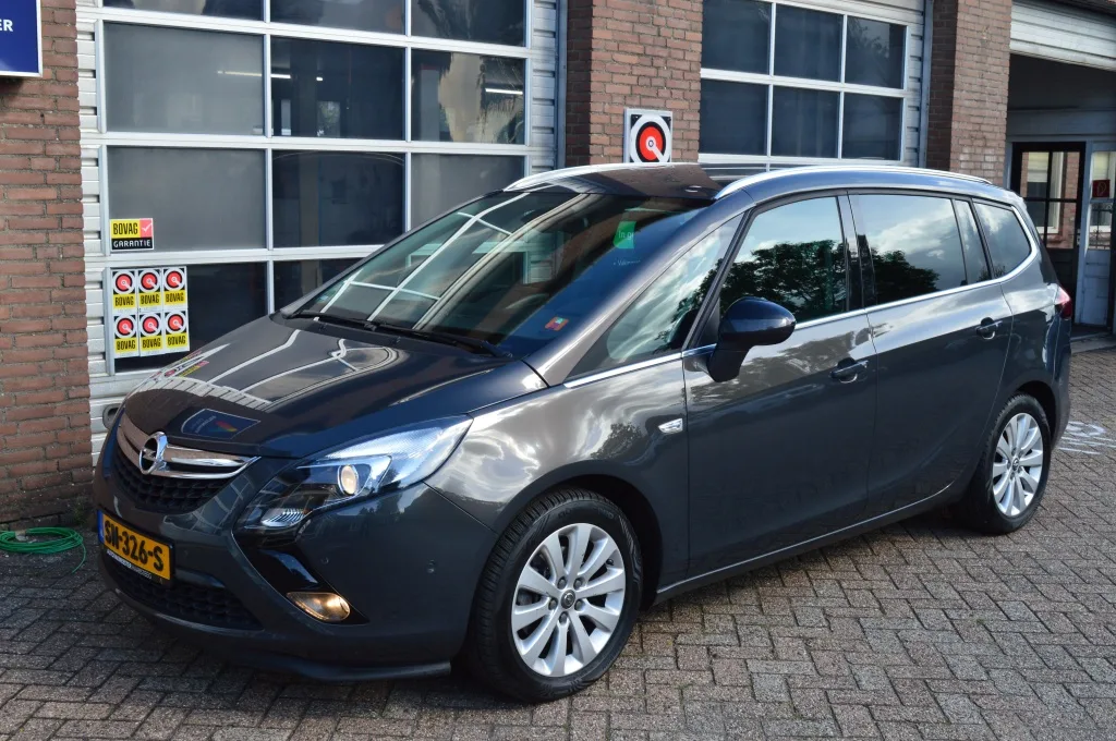 Opel Zafira (2016) — foto 1