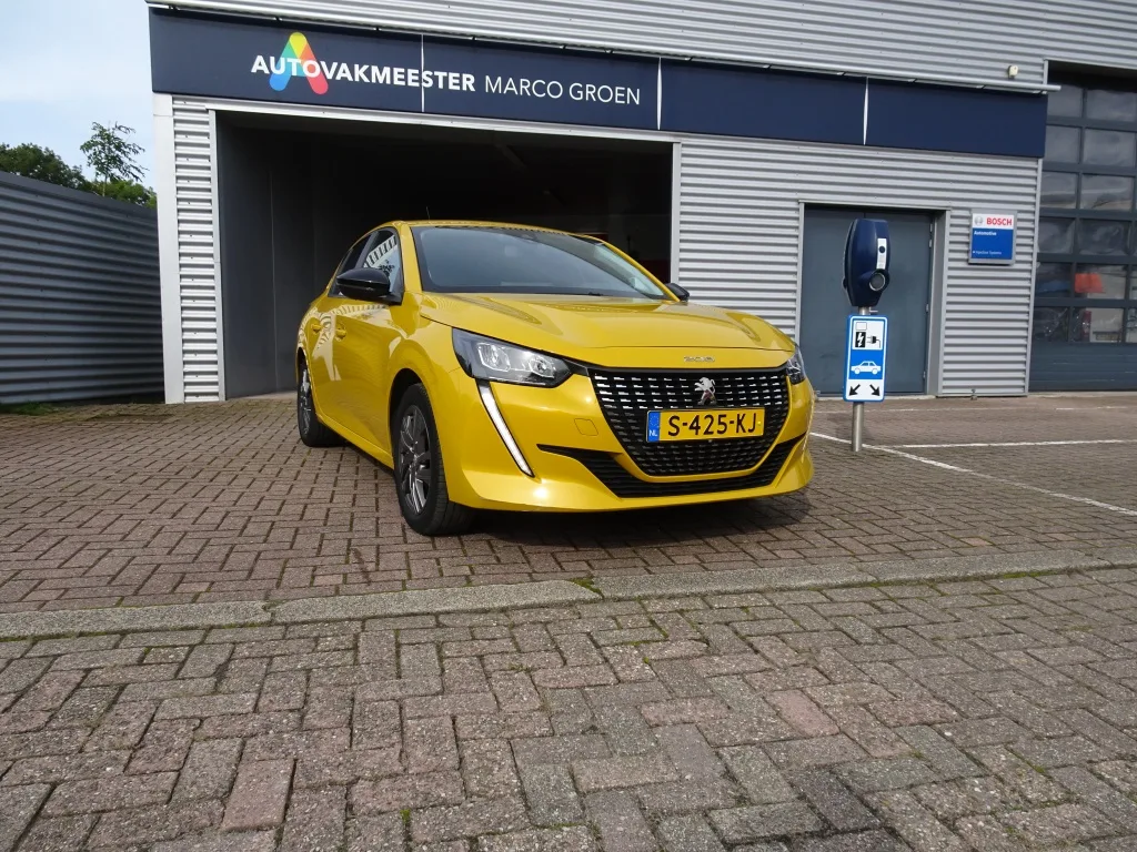 Peugeot 208 (2022) — foto 1