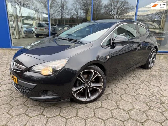 Opel Astra (2013) — foto 1