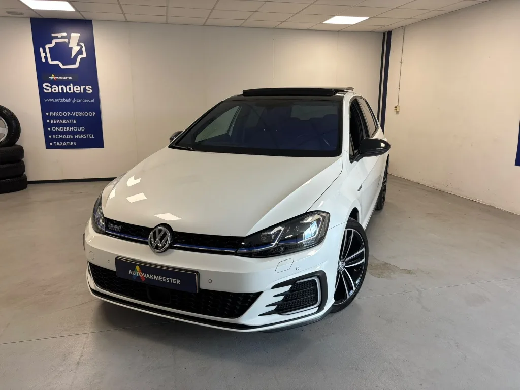 Volkswagen Golf (2018) — foto 1