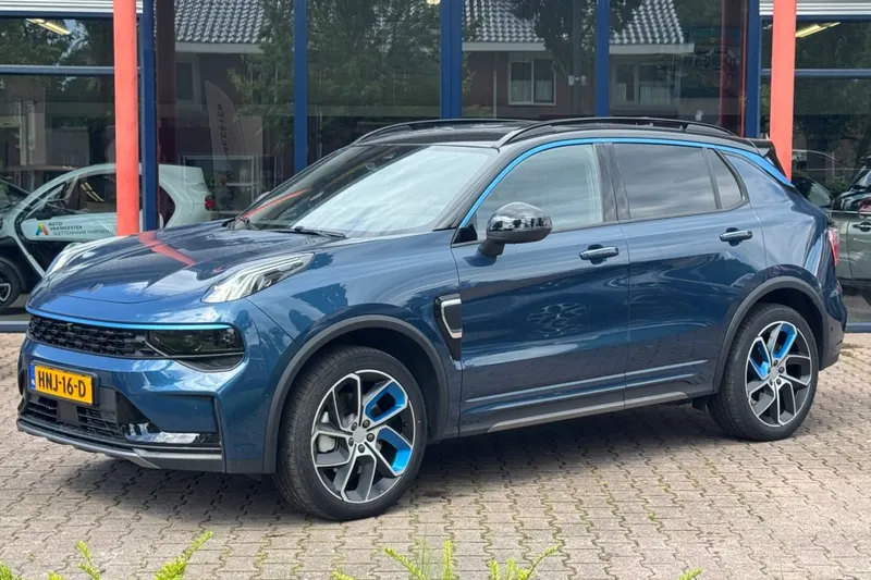 Lynk & Co 01 (2025)