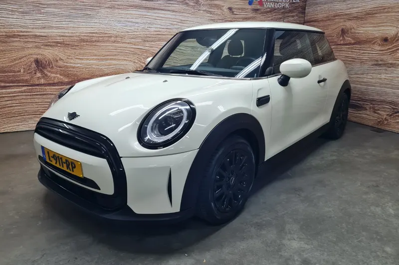MINI One (2021)