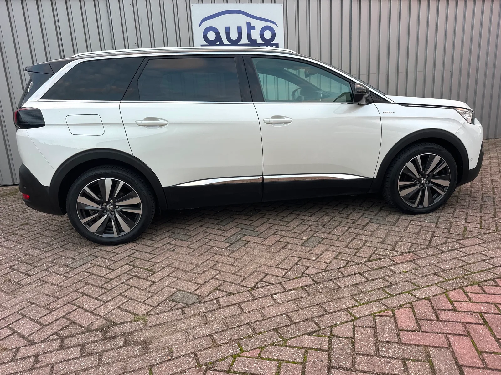 Peugeot 5008 (2018) — foto 1