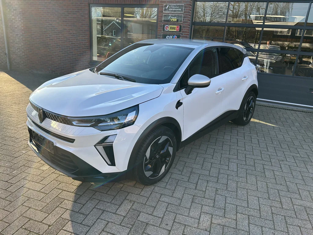 Renault Captur (2024) — foto 1