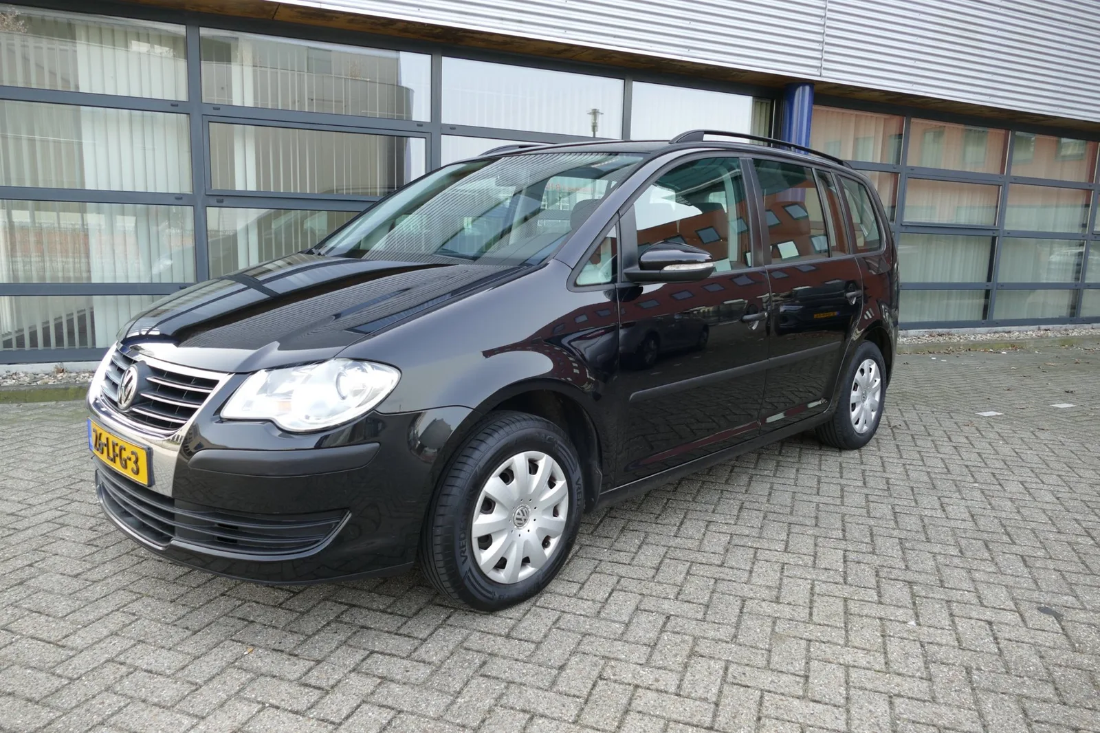 Volkswagen Touran (2010) — foto 1