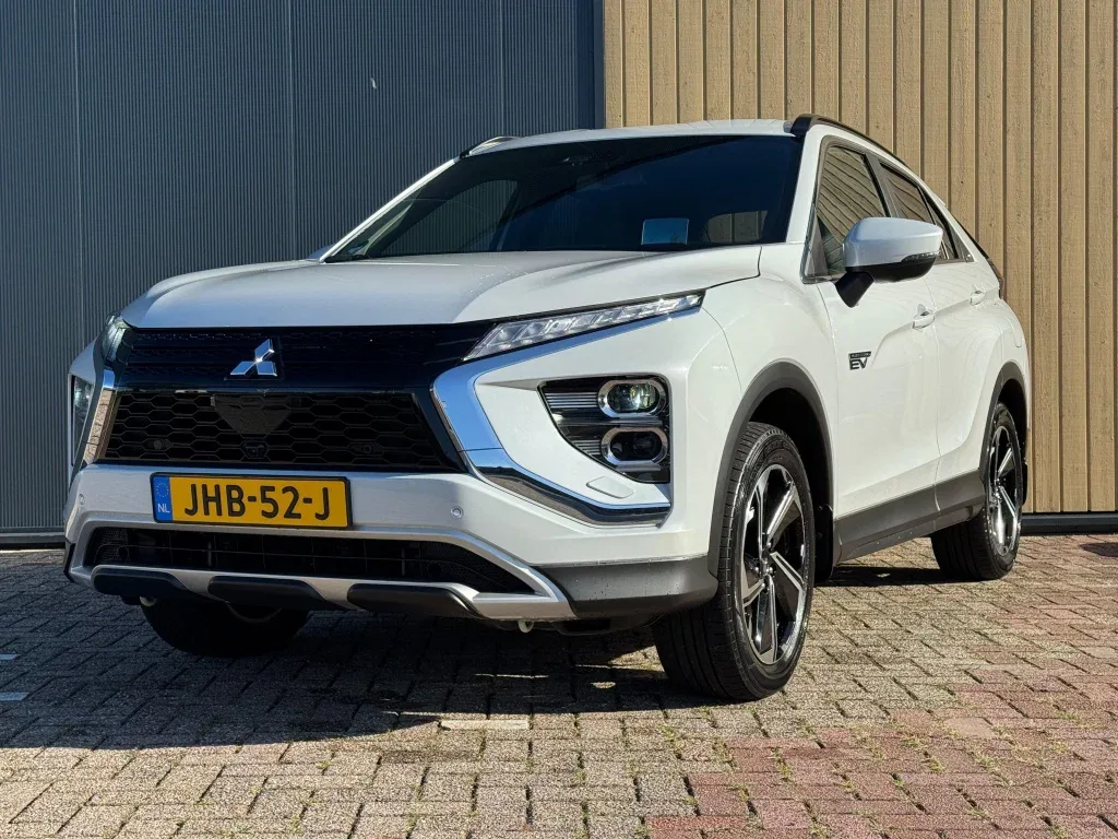 Mitsubishi Eclipse Cross (2021) — foto 1