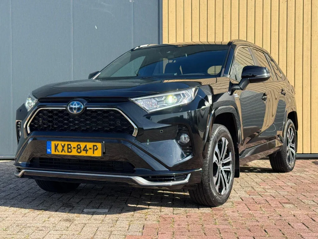 Toyota RAV4 (2021) — foto 1