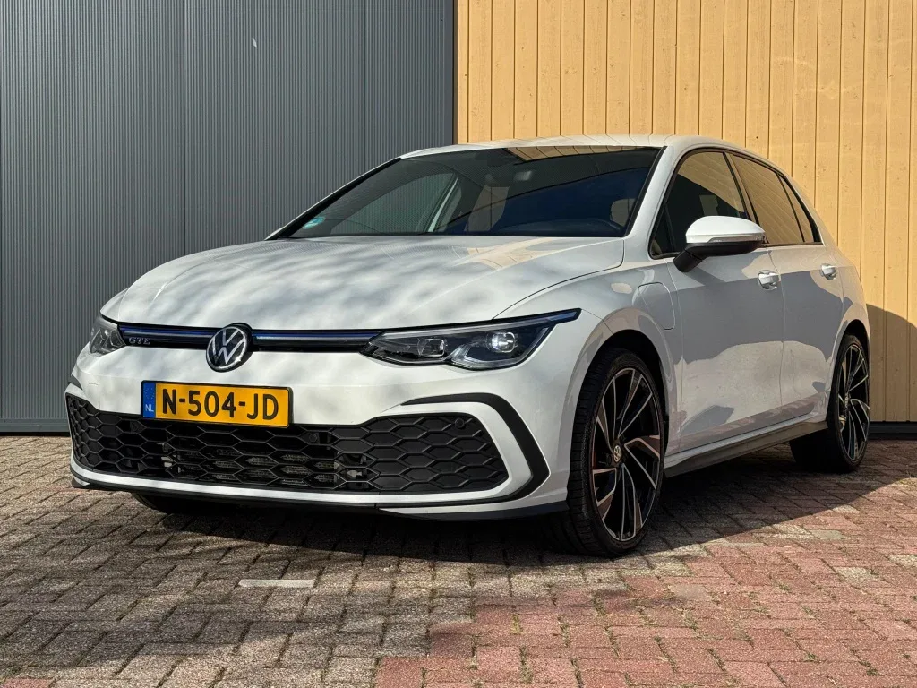 Volkswagen Golf (2020) — foto 1