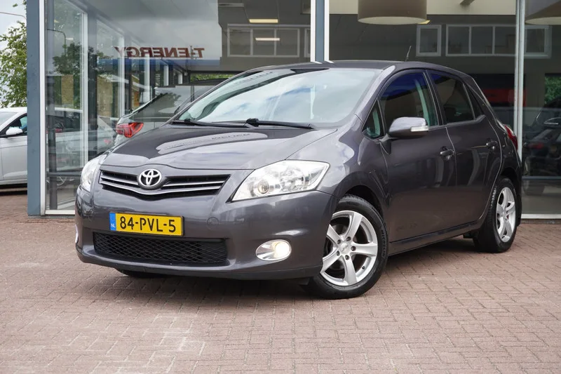 Toyota Auris (2011) — foto 1