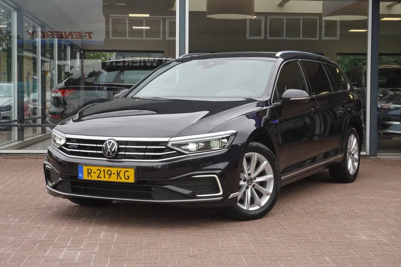 Volkswagen Passat (2022) — foto 1