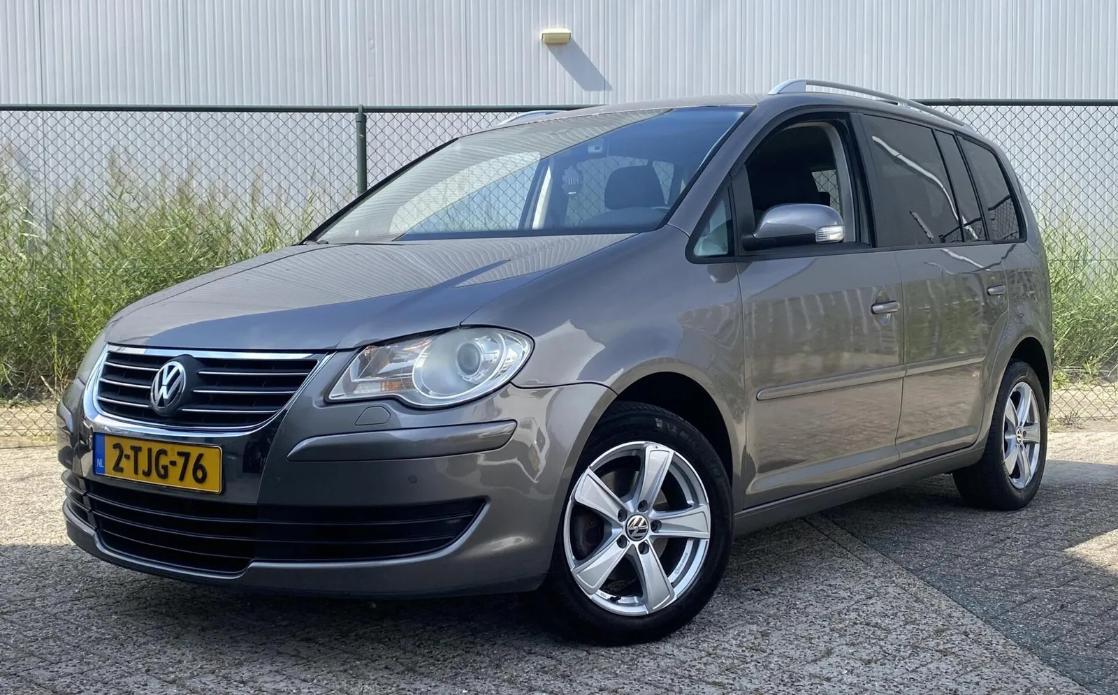Volkswagen Touran (2009) — foto 1