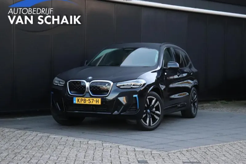BMW iX3 (2023)