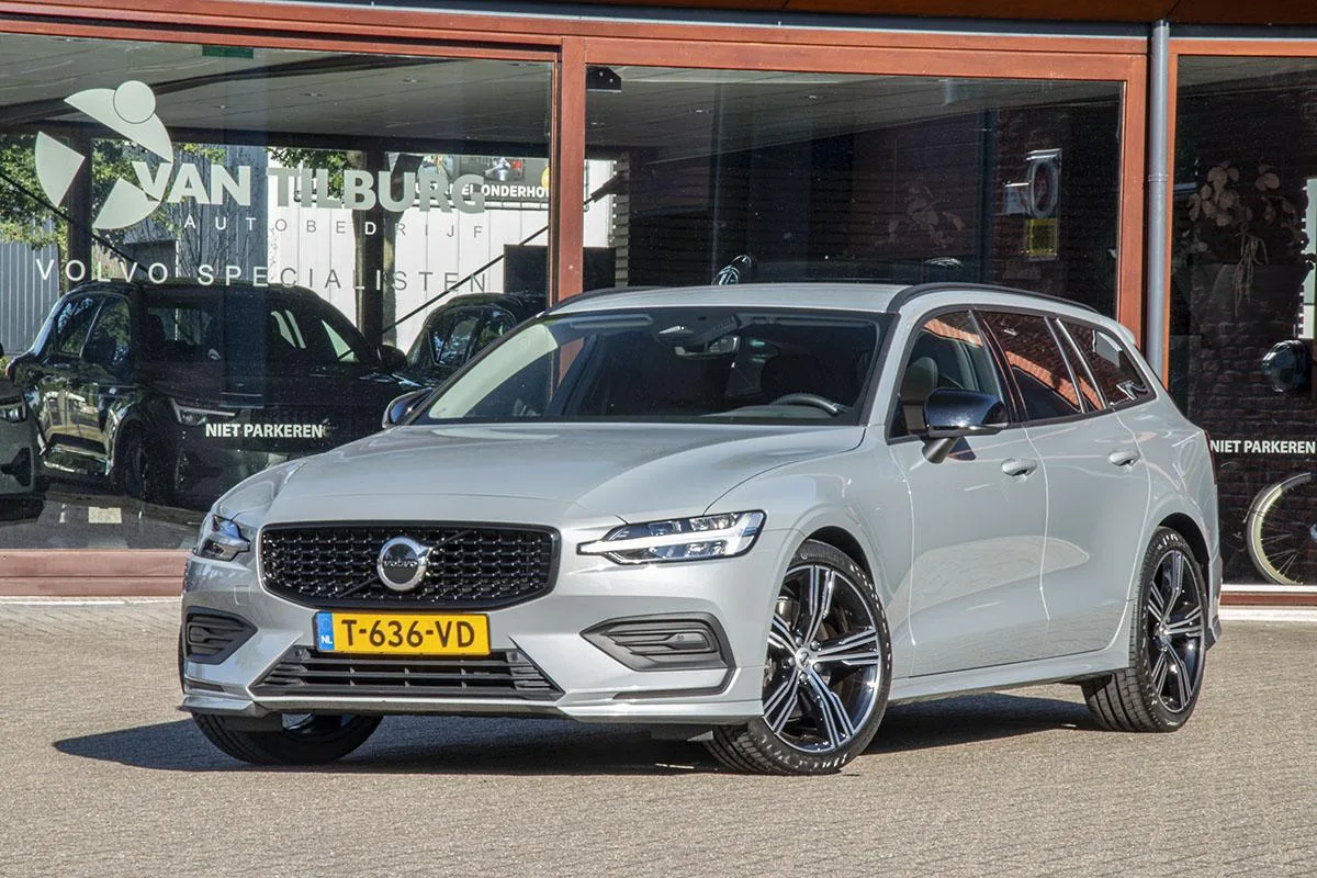 Volvo V60 (2023) — foto 1
