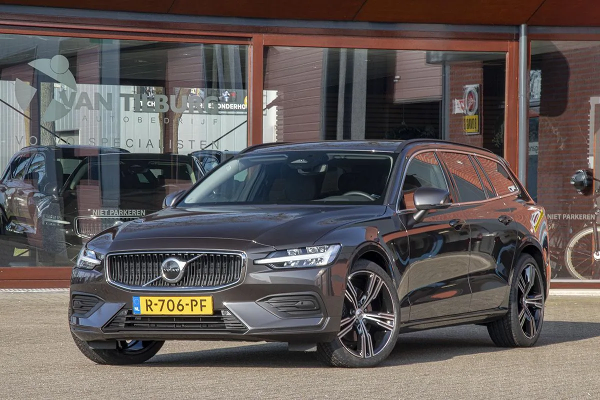 Volvo V60 (2022) — foto 1