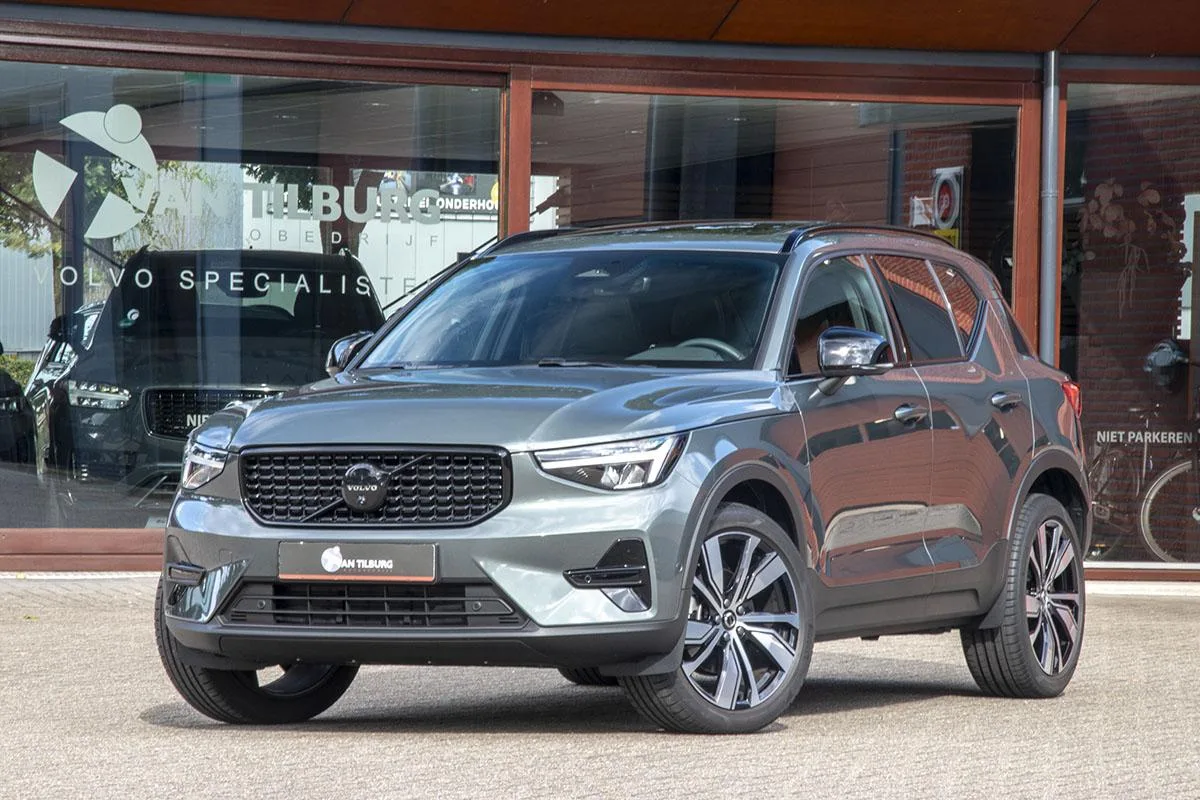 Volvo XC40 (2026) — foto 1