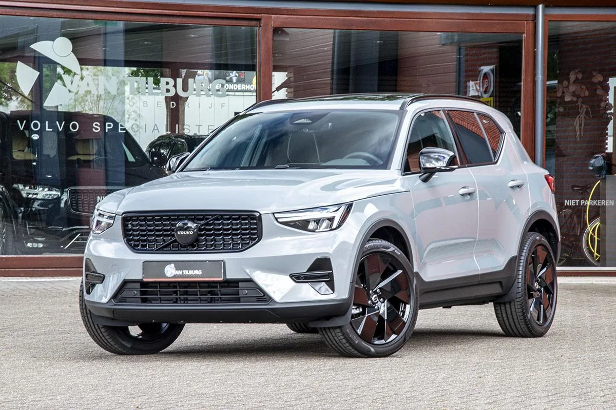 Volvo XC40 (2026) — foto 1