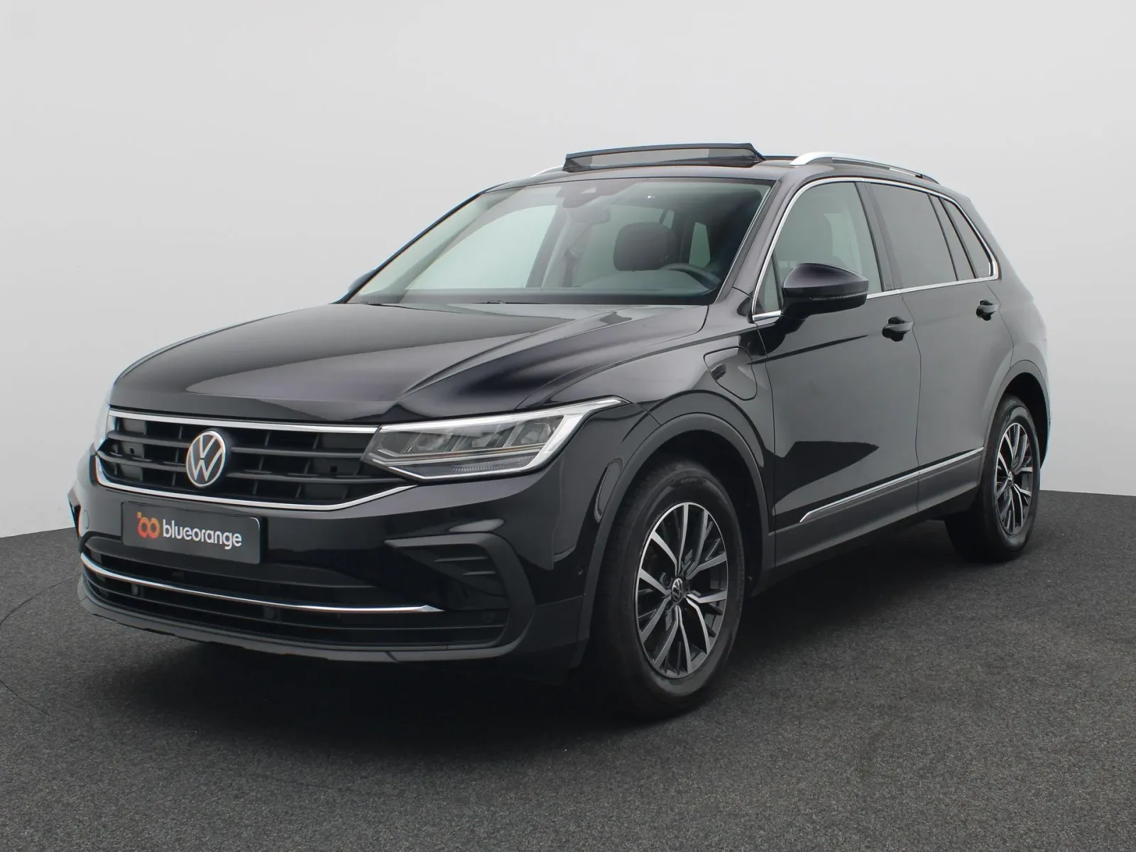 Volkswagen Tiguan (2022) — foto 1