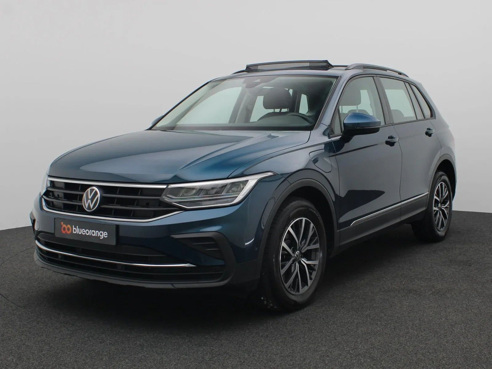 Volkswagen Tiguan (2022) — foto 1