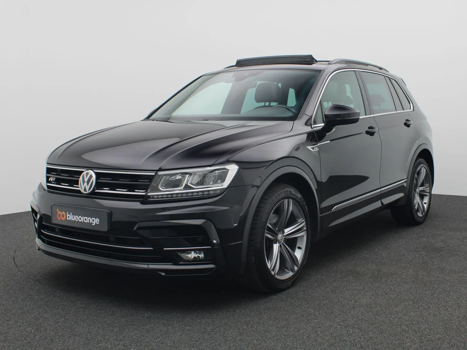 Volkswagen Tiguan (2018) — foto 1