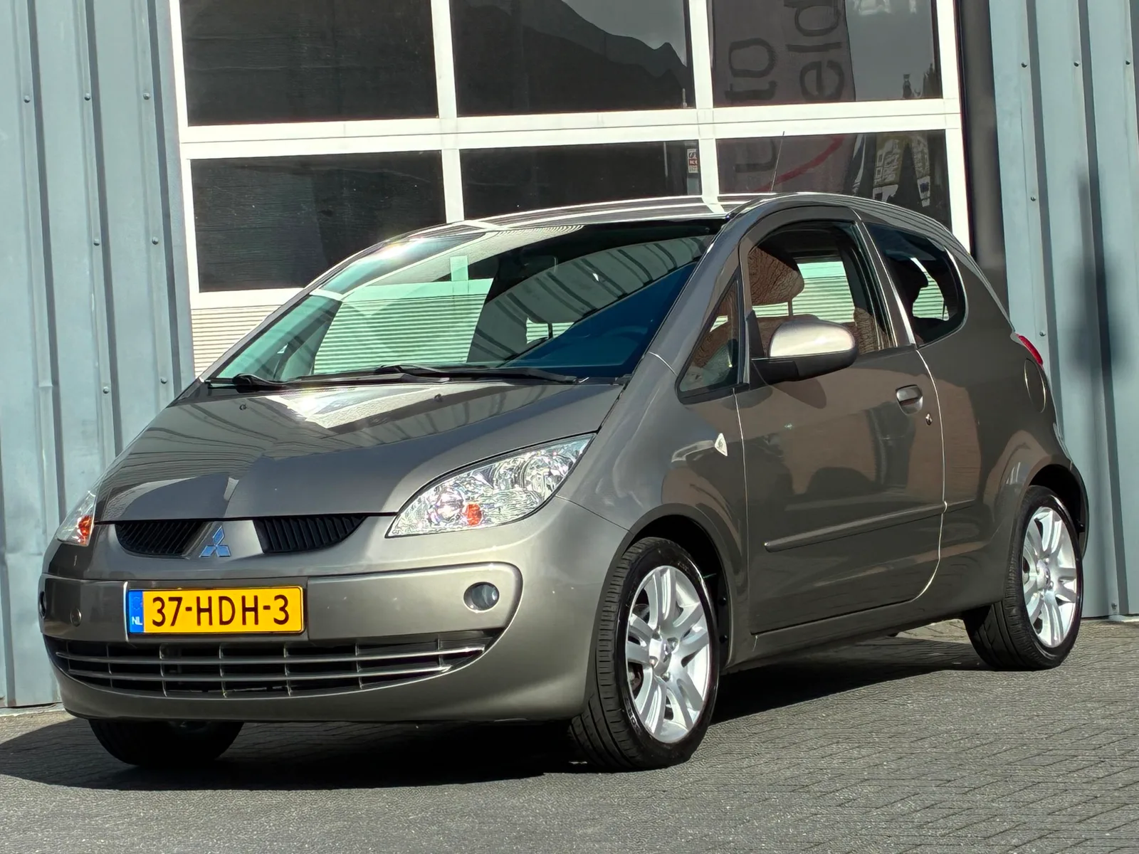 Mitsubishi Colt (2008) — foto 1