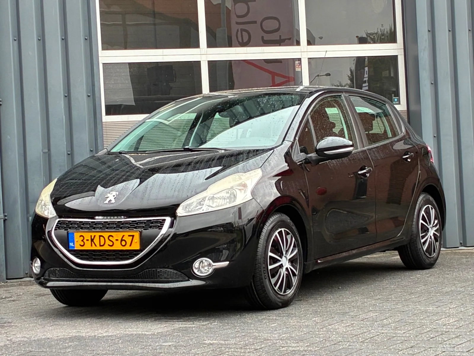 Peugeot 208 (2013) — foto 1