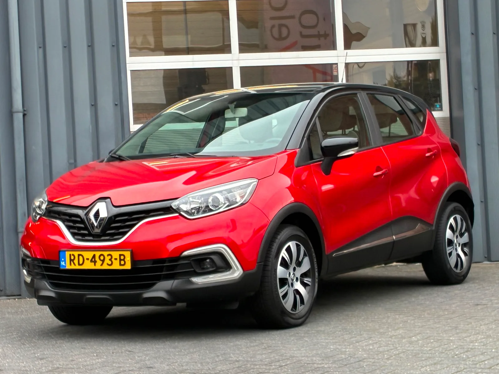 Renault Captur (2017) — foto 1