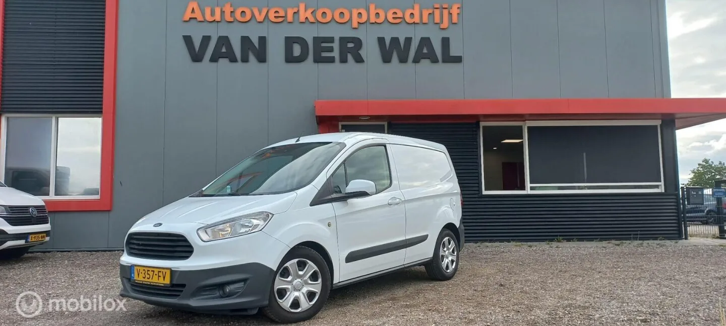 Ford Transit Courier (2017) — foto 1