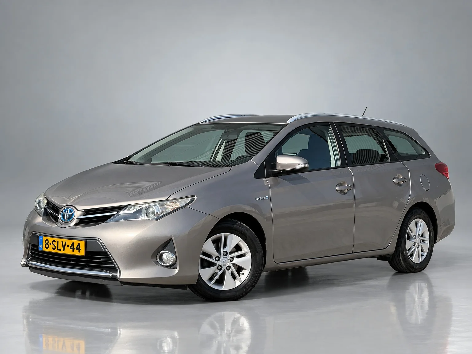 Toyota Auris (2013) — foto 1
