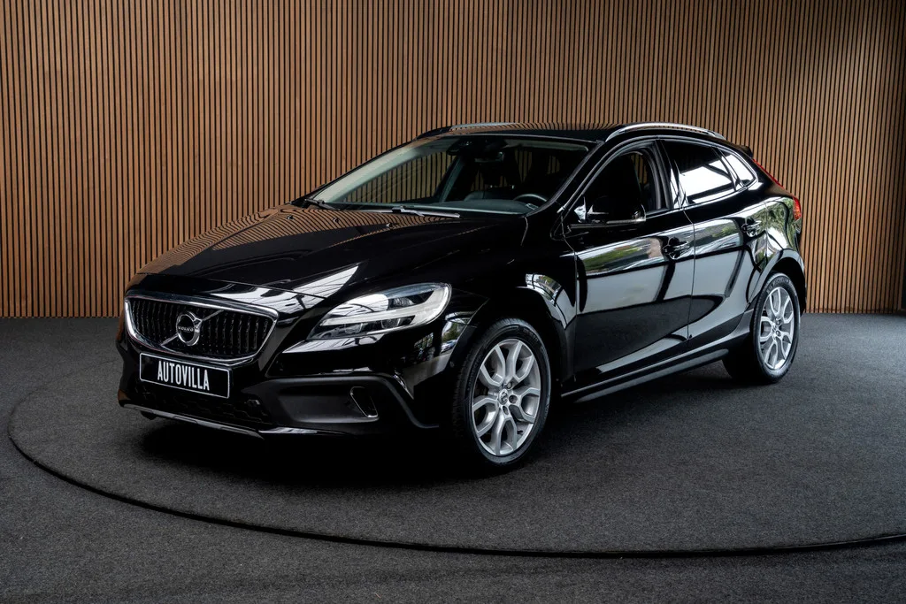 Volvo V40 Cross Country (2019) — foto 1