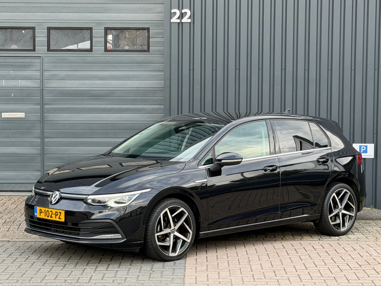 Volkswagen Golf (2021) — foto 1
