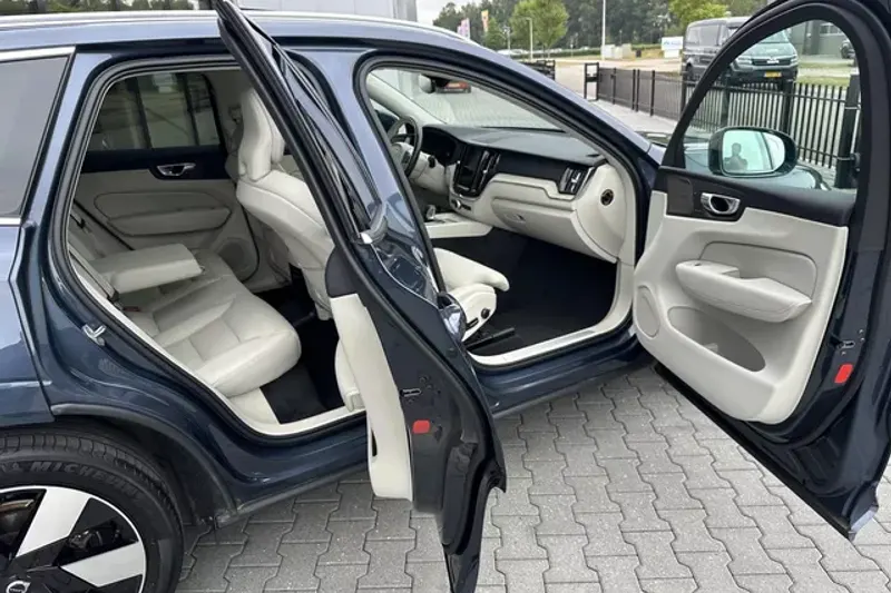 Volvo XC60 (2024)