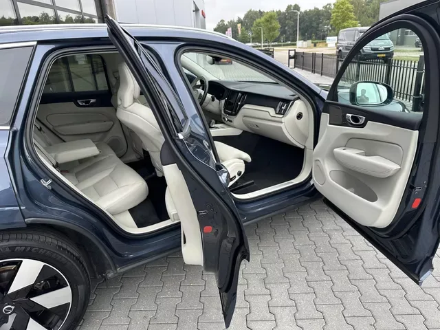 Volvo XC60 (2024) — foto 1